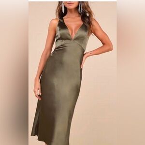 NWT Lulus Women's Khaki and Green Dress
Size S